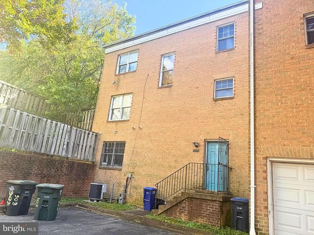 806 HR DR SE, Washington, DC 20032