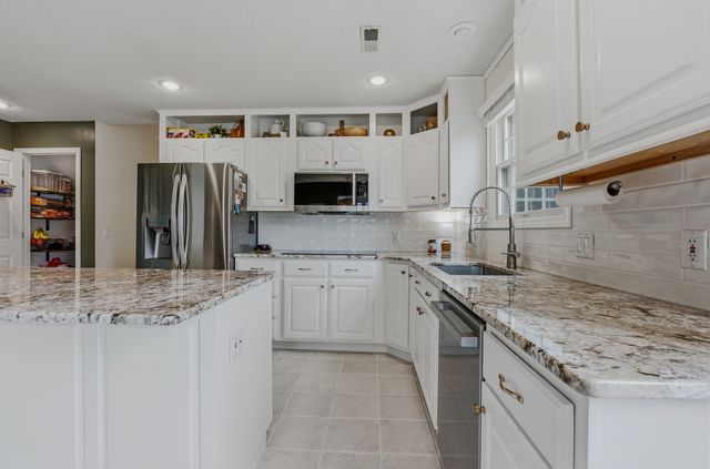 1610 CANTON DR, Columbia, MO 65203