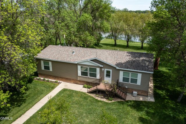8550 Willow Road N, Mandan, ND 58554 property photo