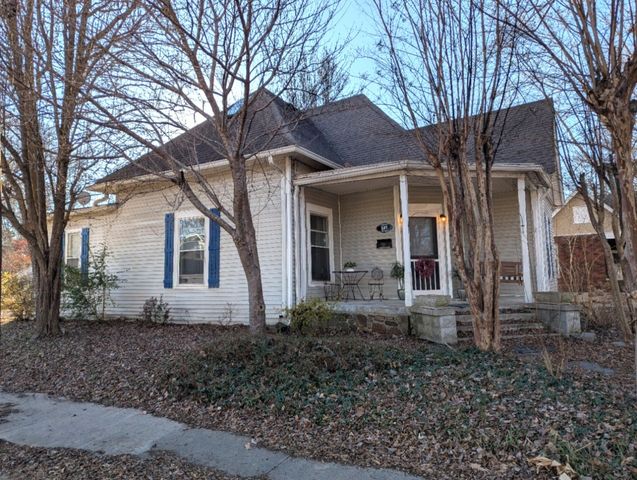 331 Jackson St, Paris, TN 38242