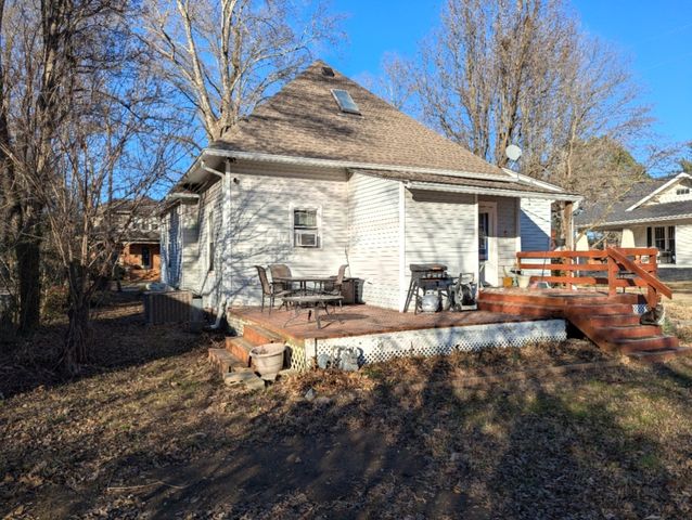 331 Jackson St, Paris, TN 38242