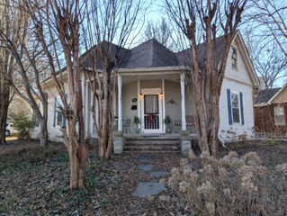 331 Jackson St, Paris, TN 38242