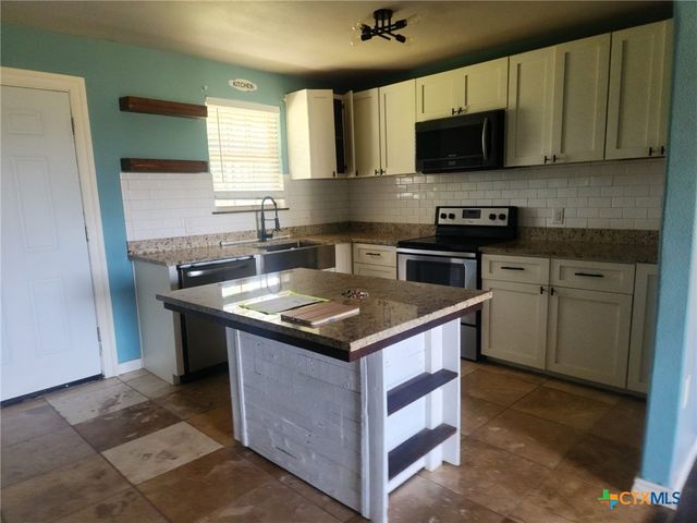 1645 Fm 3432, Adkins, TX 78101