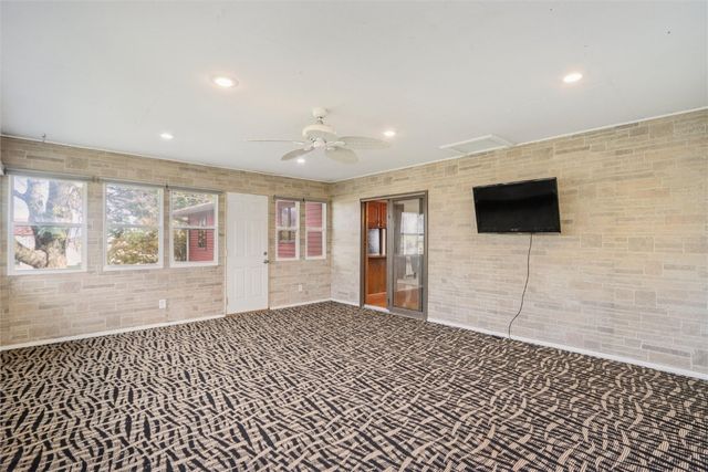 2463 110th Street, Marengo, IA 52301