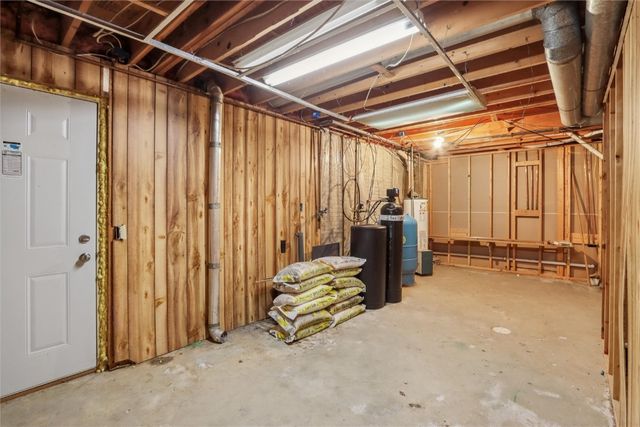 2463 110th Street, Marengo, IA 52301