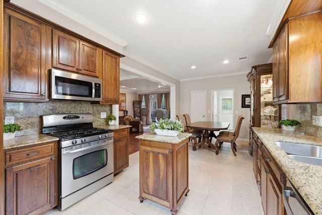 77 W Night Heron Place, The Woodlands, TX 77382