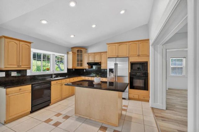 1654 Candlelight Ave, Escondido, CA 92029
