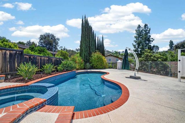 1654 Candlelight Ave, Escondido, CA 92029
