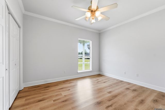 1305 E Tiffani St, Gonzales, LA 70737