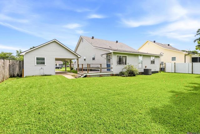 1305 E Tiffani St, Gonzales, LA 70737