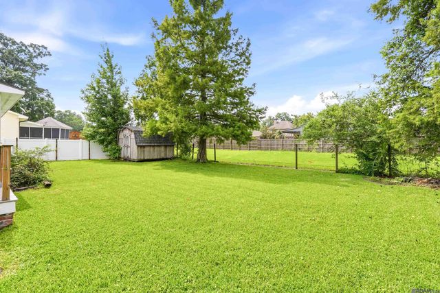 1305 E Tiffani St, Gonzales, LA 70737