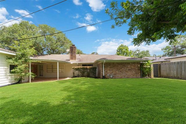 8015 Burning Hills Drive, Houston, TX 77071