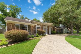 8015 Burning Hills Drive, Houston, TX 77071