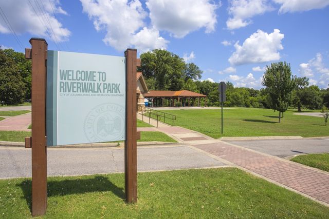 1556 OAK SPRINGS DR, Columbia, TN 38401