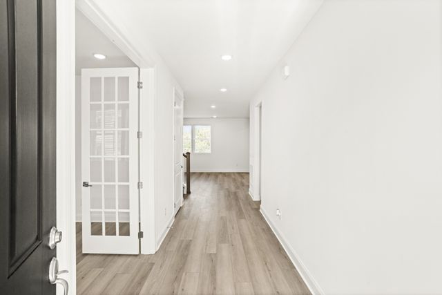 1556 OAK SPRINGS DR, Columbia, TN 38401