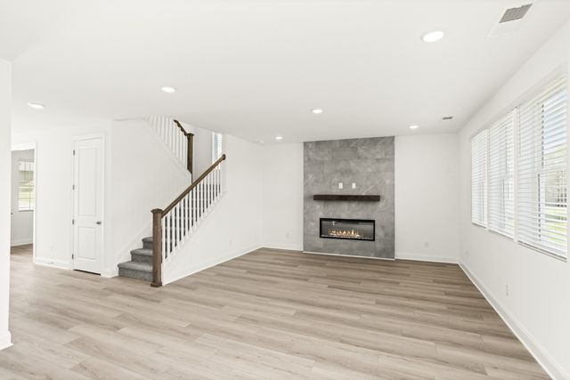 1556 OAK SPRINGS DR, Columbia, TN 38401