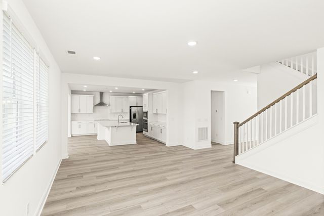 1556 OAK SPRINGS DR, Columbia, TN 38401