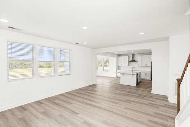 1556 OAK SPRINGS DR, Columbia, TN 38401