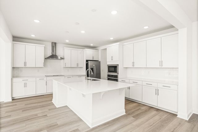 1556 OAK SPRINGS DR, Columbia, TN 38401