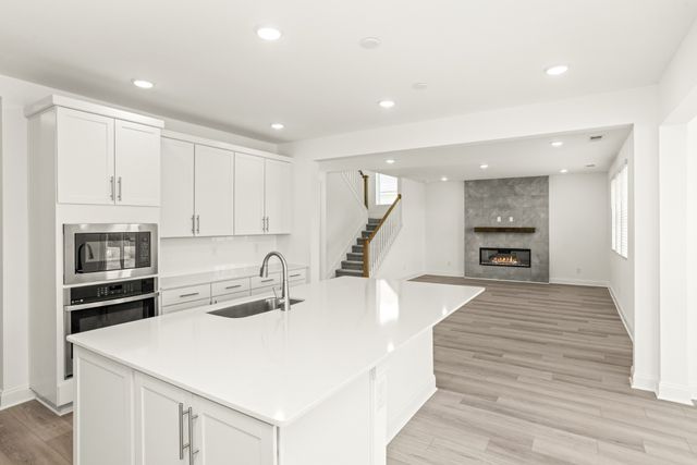 1556 OAK SPRINGS DR, Columbia, TN 38401