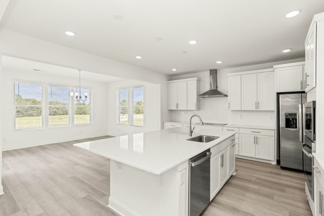 1556 OAK SPRINGS DR, Columbia, TN 38401