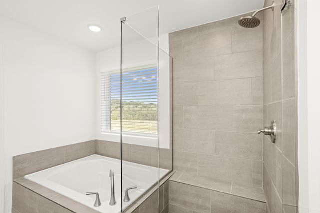 1556 OAK SPRINGS DR, Columbia, TN 38401