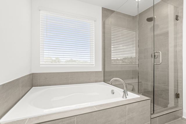 1556 OAK SPRINGS DR, Columbia, TN 38401