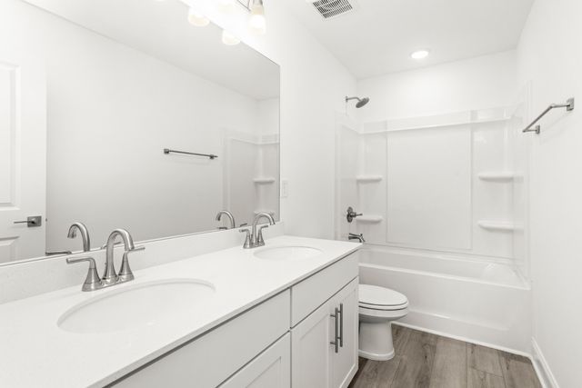 1556 OAK SPRINGS DR, Columbia, TN 38401