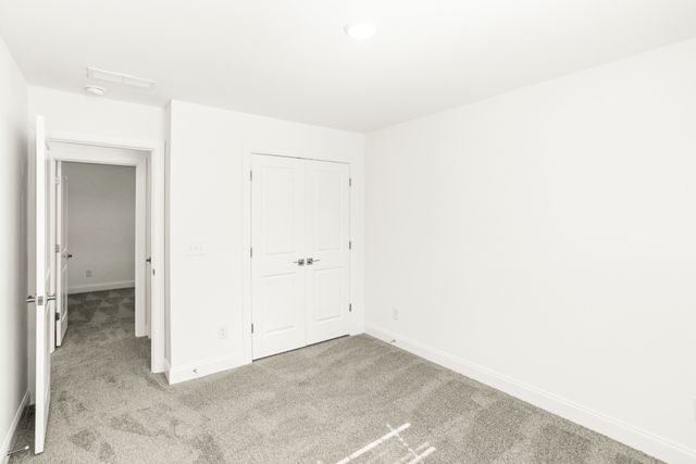 1556 OAK SPRINGS DR, Columbia, TN 38401