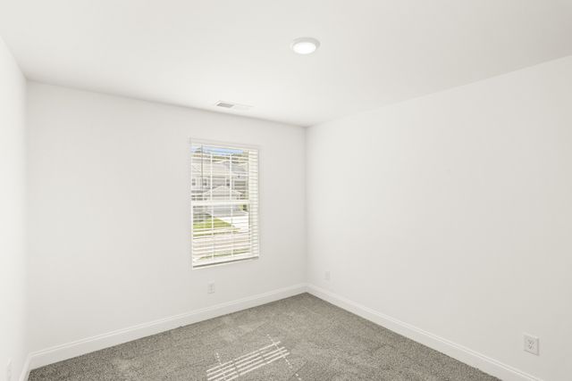 1556 OAK SPRINGS DR, Columbia, TN 38401