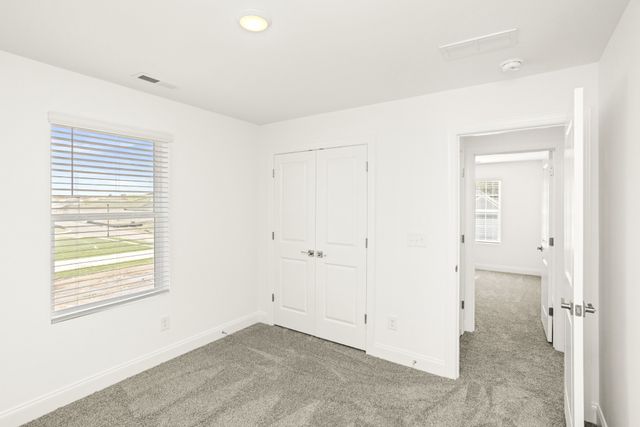 1556 OAK SPRINGS DR, Columbia, TN 38401