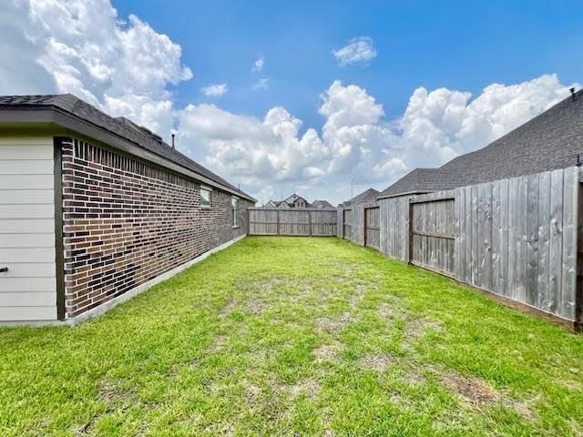 7419 Hillside Avenue, Mont Belvieu, TX 77523