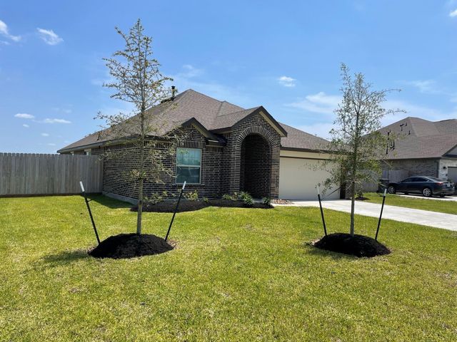 7419 Hillside Avenue, Mont Belvieu, TX 77523