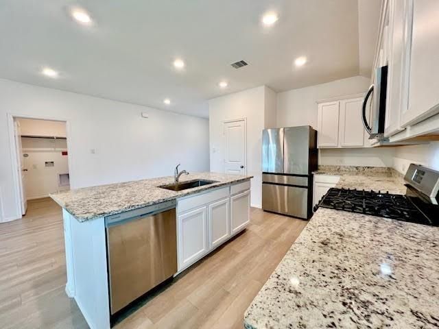 7419 Hillside Avenue, Mont Belvieu, TX 77523