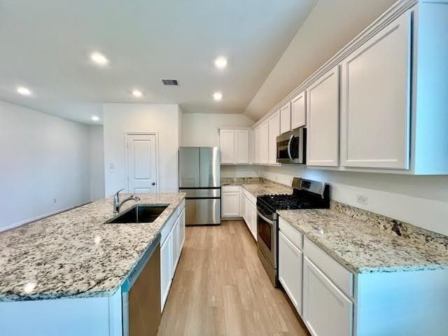 7419 Hillside Avenue, Mont Belvieu, TX 77523