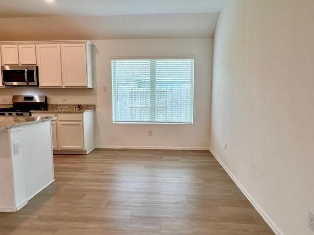 7419 Hillside Avenue, Mont Belvieu, TX 77523