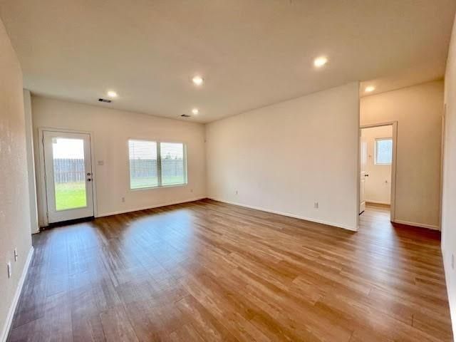 7419 Hillside Avenue, Mont Belvieu, TX 77523