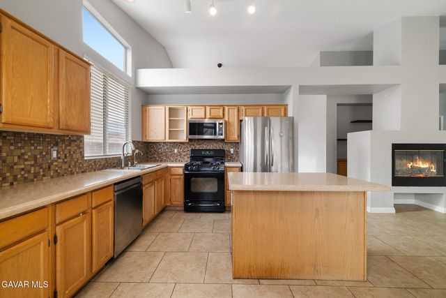 38814 Barrington Street, Palmdale, CA 93551