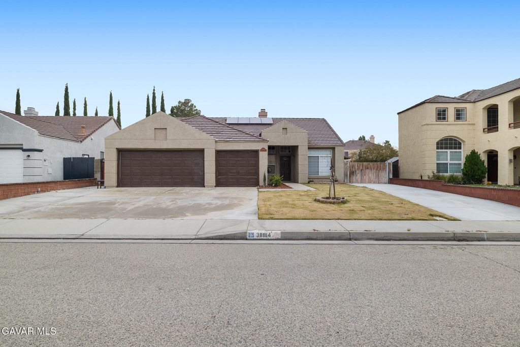 38814 Barrington Street, Palmdale, CA 93551