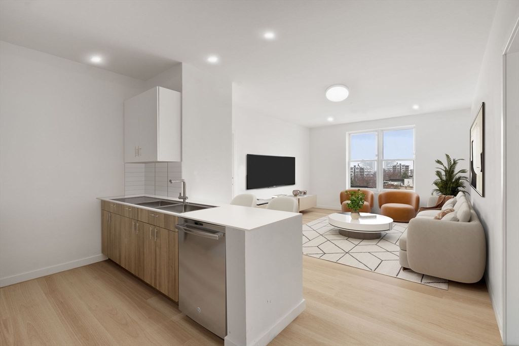 40 Centre St 602, Brookline, MA 02446