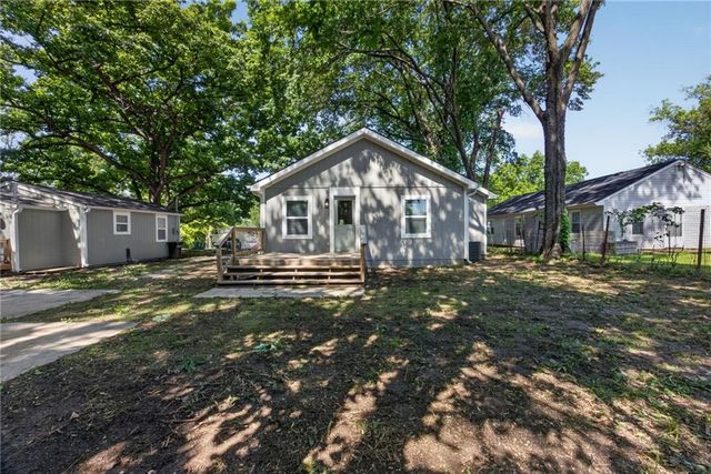2715 S 37th Street, Kansas City, KS 66106