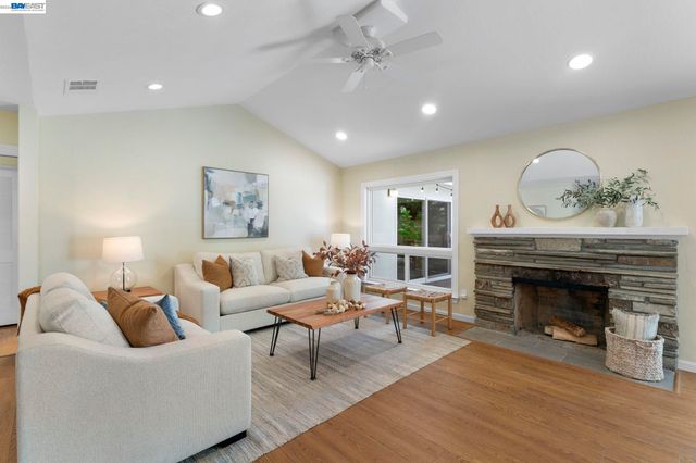 733 Mayview Way, Livermore, CA 94550