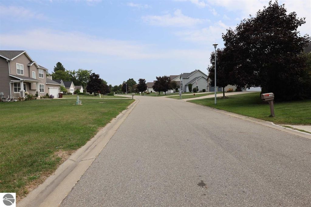 Image 4 of property listing at 311 Red Maple Lane, Shepherd, MI 48883