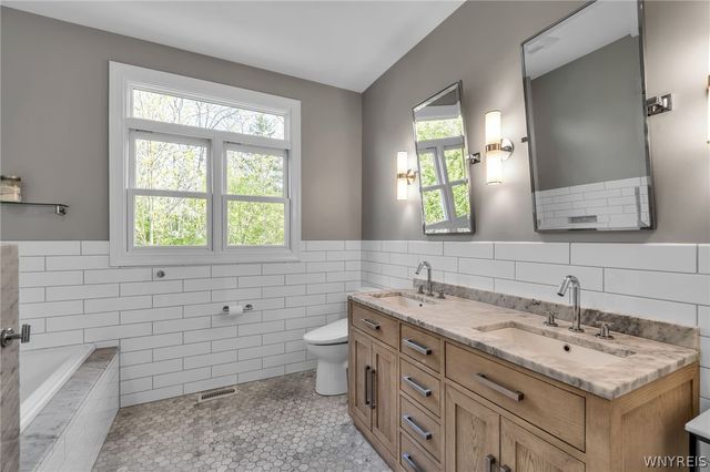 580 North Forest Road, Amherst, NY 14221
