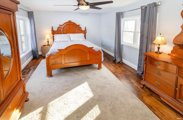 841 W Airport Road, Vincennes, IN 47591