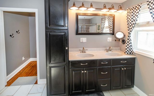 841 W Airport Road, Vincennes, IN 47591