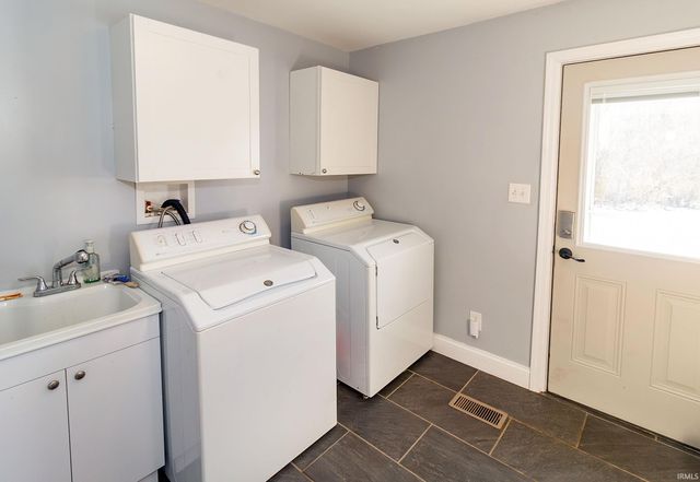 841 W Airport Road, Vincennes, IN 47591