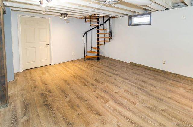 841 W Airport Road, Vincennes, IN 47591