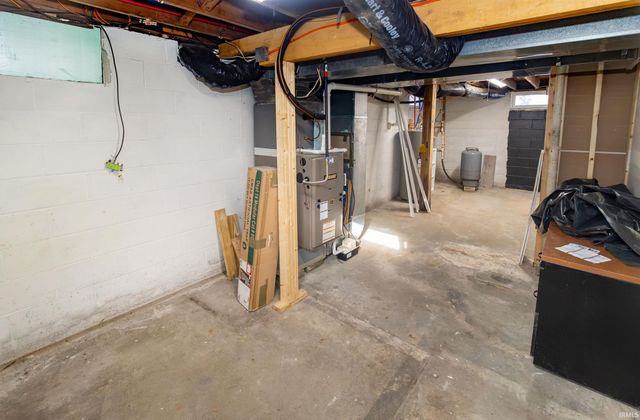 841 W Airport Road, Vincennes, IN 47591