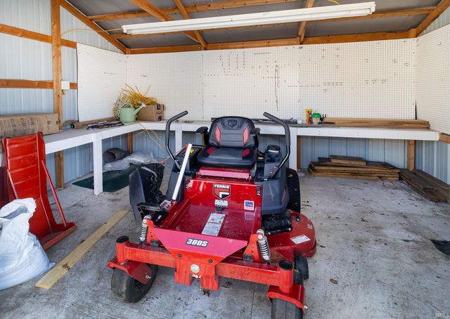 841 W Airport Road, Vincennes, IN 47591